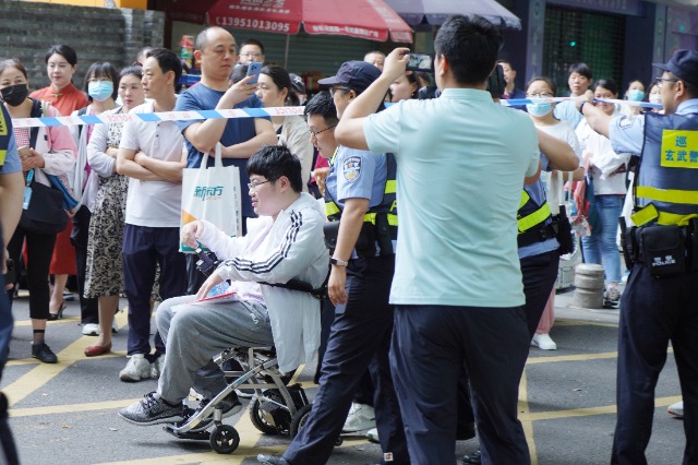 2024-6-7全心護考（南京市人民中學考點）沈新雨攝DSC09738.JPG