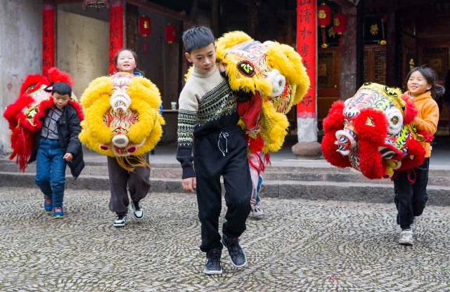 雄獅少年張鎮(zhèn)浩(中) 寧?？h教育局提供.jpg